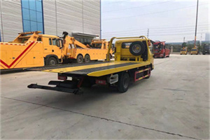 凤山非事故拖车