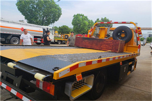 凤山附近拖车电话号码服务